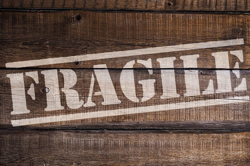 packing-fragile-items-cubic-storage